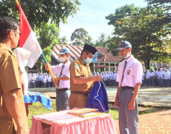 Pelaksanaan Upacara Bendera dan Pelantikan MPK SMA