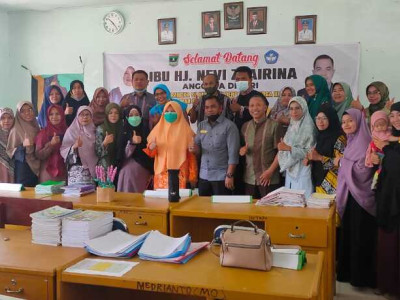Kunjungan  Hj. NEVI ZUARIANA ke SMAN 1 Sungai Geringging 