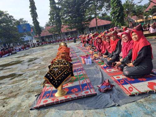 MAKAN BAJAMBA SMAN 1 SUNGAI GERINGGING