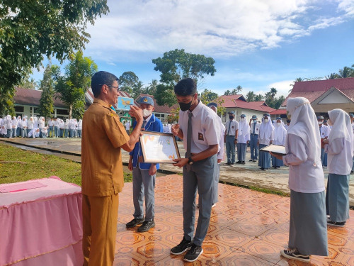 Pelaksanaan Upacara Bendera dan Pelantikan Ketua Osis 2021/2022 SMAN 1 Sungai Geringging