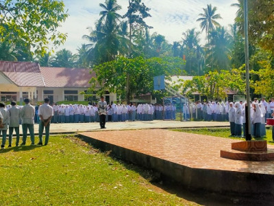 Pelaksanaan Upacara Bendera Memperingati Hari guru 2021