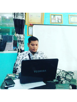 Dian Mustoni, S.PdI